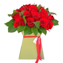 Rosas Vermelhas em Jarra Kraft